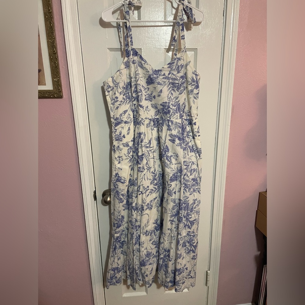 GAP blue white floral maxi dress